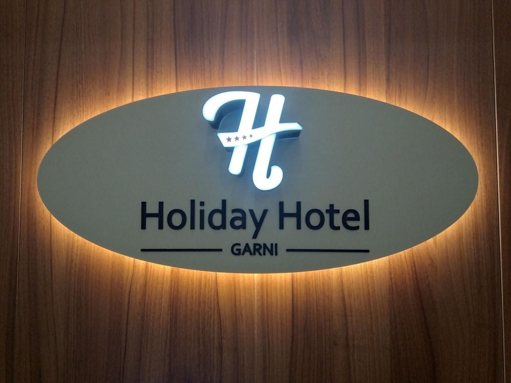 פודגוריצה Hotel Holiday מראה חיצוני תמונה